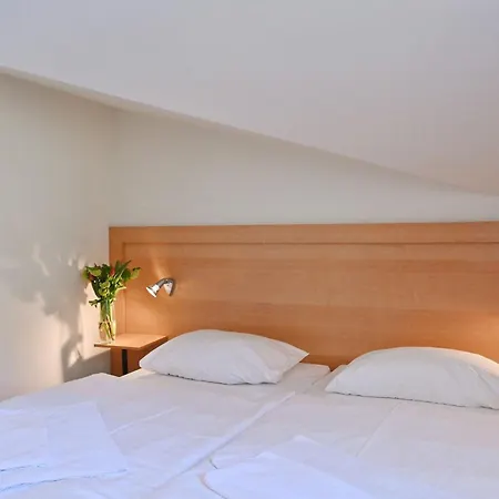 Ferienwohnung-11-fuer-4-personen-strandnah-in-sellin-auf-ruegen-villa-celia-wlan-sauna Lejlighed