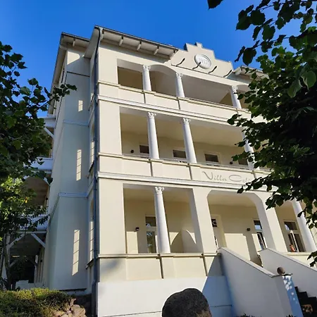 Ferienwohnung-11-fuer-4-personen-strandnah-in-sellin-auf-ruegen-villa-celia-wlan-sauna *