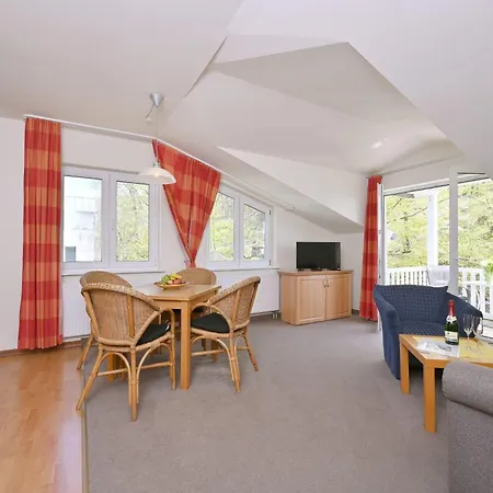 Ferienwohnung-11-fuer-4-personen-strandnah-in-sellin-auf-ruegen-villa-celia-wlan-sauna Lejlighed
