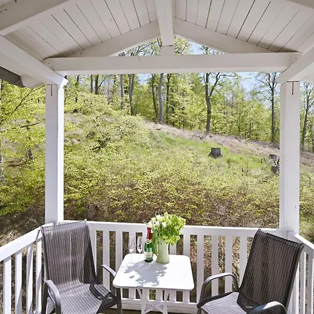 Ferienwohnung-11-fuer-4-personen-strandnah-in-sellin-auf-ruegen-villa-celia-wlan-sauna