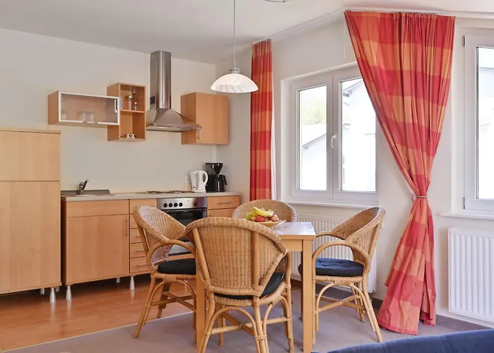 Ferienwohnung-11-fuer-4-personen-strandnah-in-sellin-auf-ruegen-villa-celia-wlan-sauna Apartament